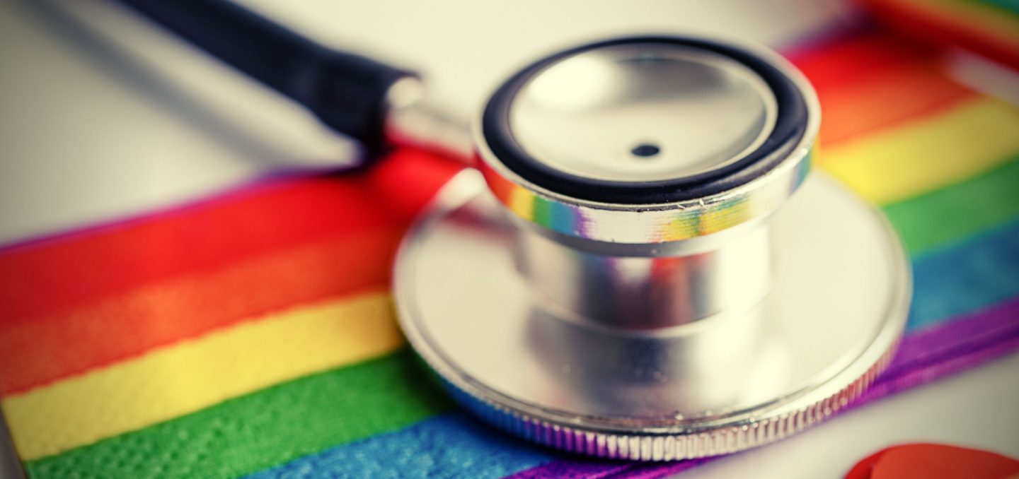 Pear Suite collabora con OutCare Health per il miglioramento delle cure per pazienti LGBTQ+