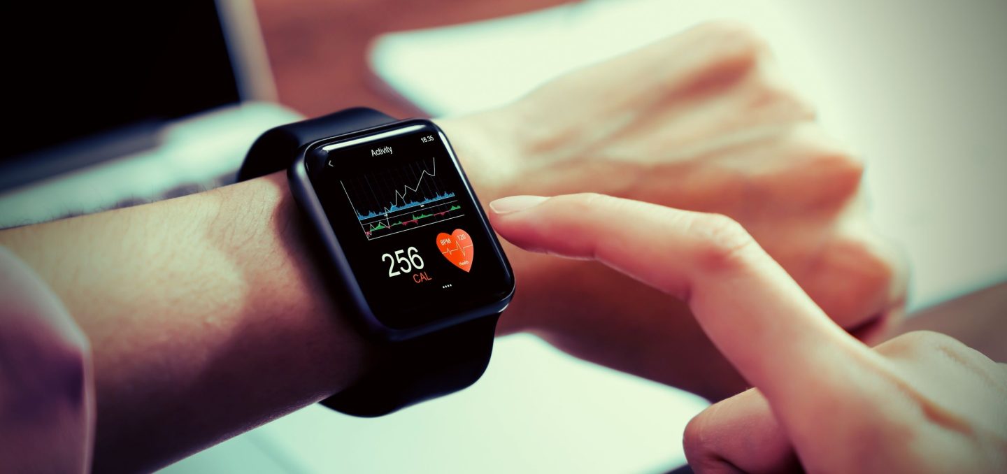 Emergenza sanitaria in volo: una vita salvata grazie all'Apple Watch