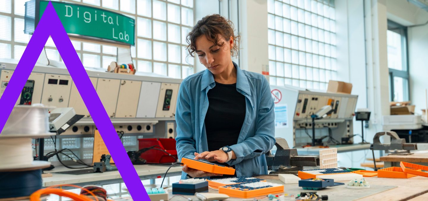 È italiana la vincitrice del James Dyson Award 2025: OnCue, la tastiera intelligente per il Parkinson